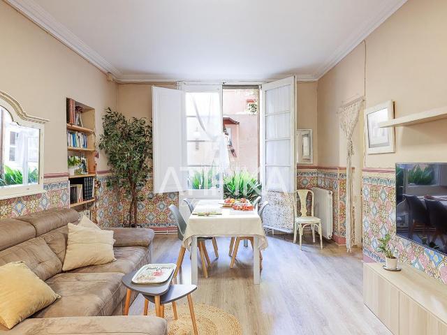 Casa en venta en Barcelona, Putget Farró. Casa en venta de finales del sigo XIX de 300m sobre una parcela de 500m con vistas panorámicas en el Putxet i el Farró. Casas.