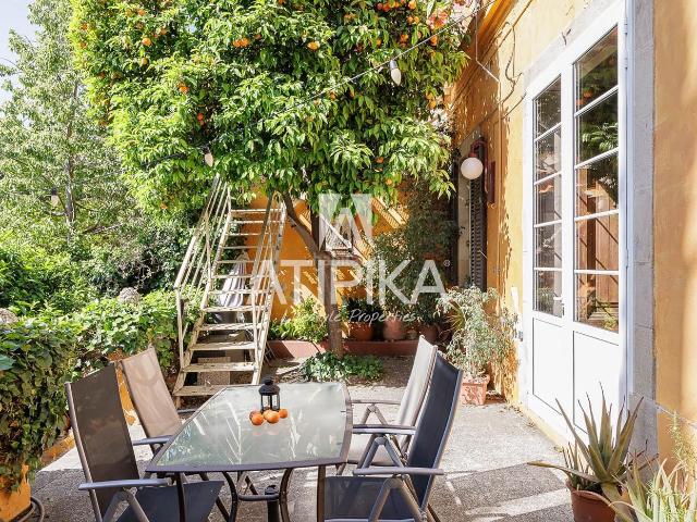 Casa en venta en Barcelona, Putget Farró. Casa en venta de finales del sigo XIX de 300m sobre una parcela de 500m con vistas panorámicas en el Putxet i el Farró. Casas.