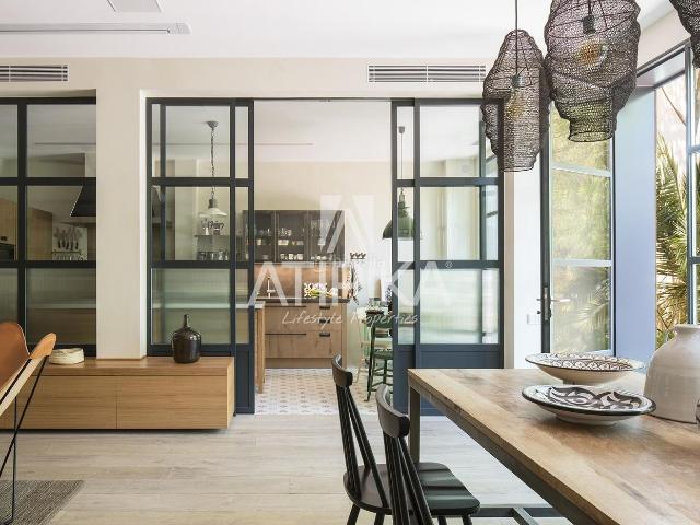 Casa en venta en Barcelona, Putget Farró. Casa en venta reformada de 520m con jardín privado, ascensor y plaza de parking en El Putxet i el Farró. Casas.