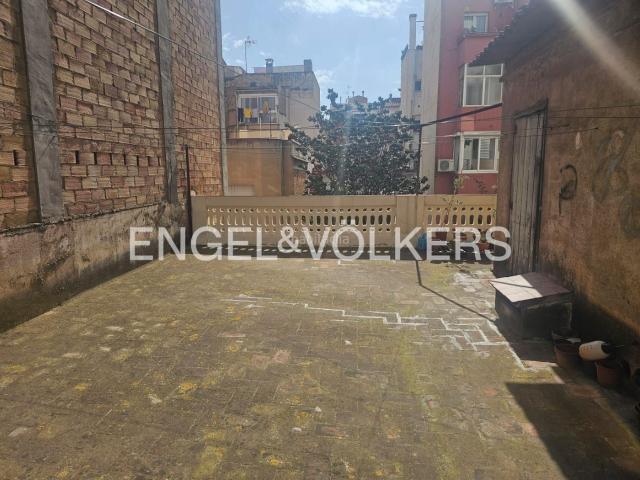 Casa en venta en Barcelona, Putget Farró. Edificio en venta a reformar en el Putxet. Casas.