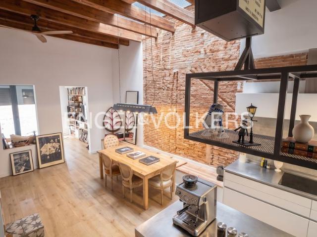 Casa adosada en venta en Barcelona, Putget Farró. Espectacular casa de 1900 con historia y diseño. Casas adosadas.