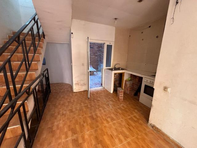 Casa en venta en Barcelona, Roquetes. casa en venta de 4 plantas. Casas.