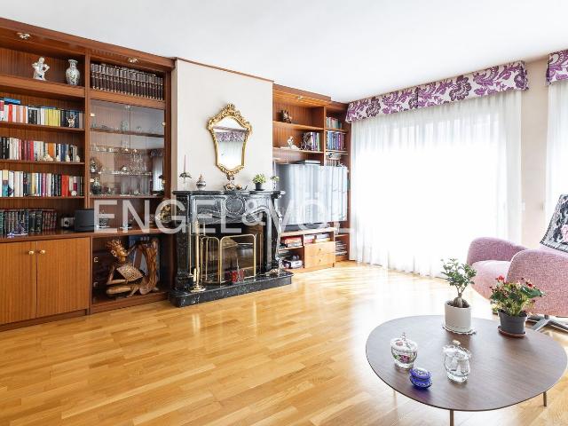 Casa en venta en Barcelona, Sant Andreu de Palomar. Magnífica casa con piscina, terraza y dos plazas de parking en Sant Andreu. Casas.