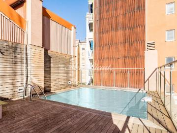 Casa en venta en Barcelona, Sant Andreu de Palomar. Impresionante casa con licencia turística de 5 pisos con piscina, ascensor y aparcamiento 504m. Casas.