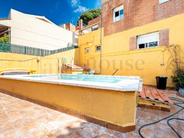 Casa en venta en Barcelona, Sant Genís dels Agudells. CHALET DE SEIS PLANTAS CON ASOMBROSAS VISTAS Y PISCINA PRIVADA EN EL BARRIO SANT GENIS DEL AGUDELLS. Casas.