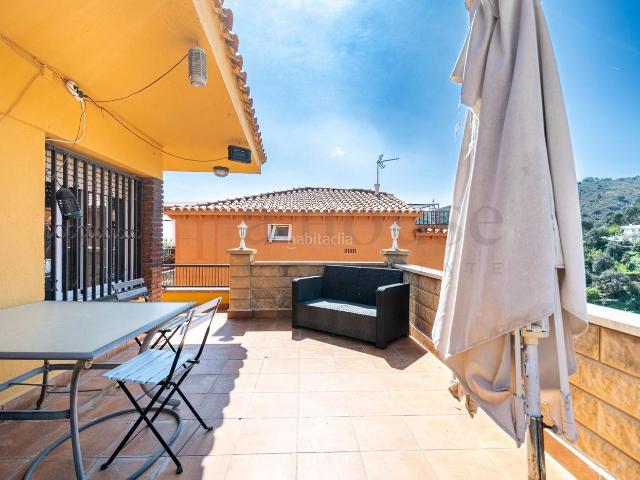 Casa en venta en Barcelona, Sant Genís dels Agudells. CHALET DE SEIS PLANTAS CON ASOMBROSAS VISTAS Y PISCINA PRIVADA EN EL BARRIO SANT GENIS DEL AGUDELLS. Casas.