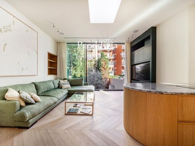 Casa en venta en Barcelona, Sant Gervasi Bonanova. Casa con encanto histórico y confort moderno en la Zona Alta de Barcelona, con jardín y piscina. Casas.