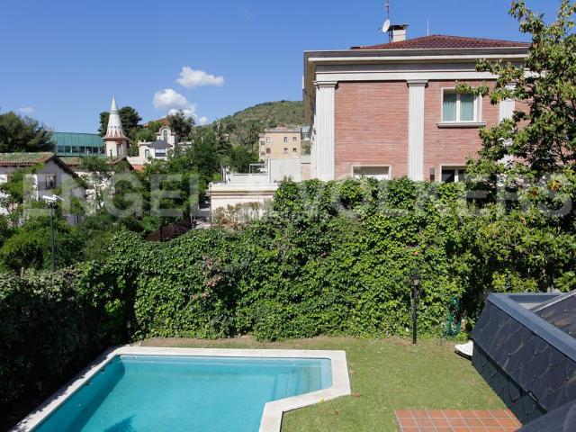 Casa en venta en Barcelona, Sant Gervasi Bonanova. Exclusiva casa unifamiliar con jardín y piscina en Bonanova. Casas.