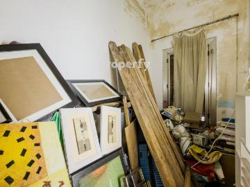 Casa en venta en Barcelona, Sant Ramon Maternitat. Casa única, planta baja con patio en Les Corts para reformar. Casas.