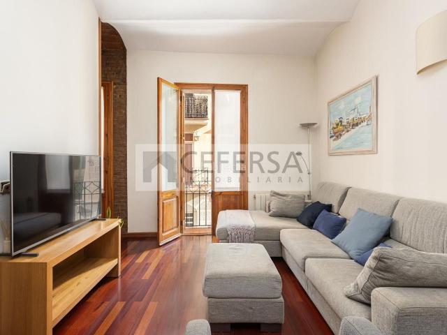 Casa en venta en Barcelona, Sant Ramon Maternitat. Exclusiva casa histórica ubicada en singular pasaje de Les Corts. Casas.