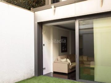 Casa en venta en Barcelona, Sant Ramon Maternitat. Moderna casa de 326 m con patio, terrazas, ascensor y jacuzzi, en una tranquila calle semipeatonal cerca del Camp Nou. Casas.