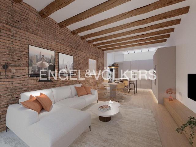 Casa en venta en Barcelona, Sants. Vivienda exclusiva rehabilitada con encanto original y zona comunitaria premium. Casas.