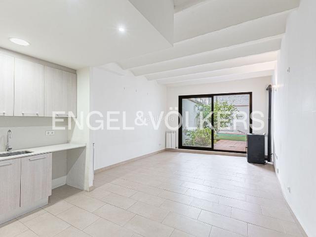 Casa en venta en Barcelona, Sants. Casa unifamiliar en el núcleo de Sants. Casas.