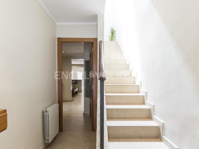 Casa en venta en Barcelona, Sarrià. Casa de 2 plantas con patio trasero en el casco antiguo de Sarrià. Casas.