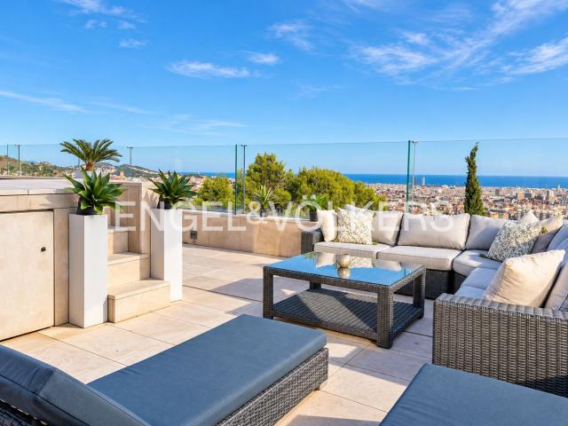 Casa en venta en Barcelona, Sarrià. Casa de diseño con piscina y vistas al mar en Barcelona. Casas.