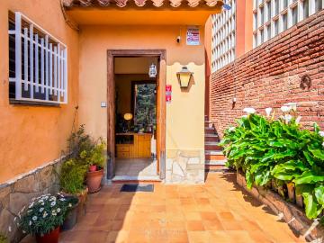 Casa en venta en Barcelona, Sarrià. Casa Excepcional en Peu de Funicular. Casas.