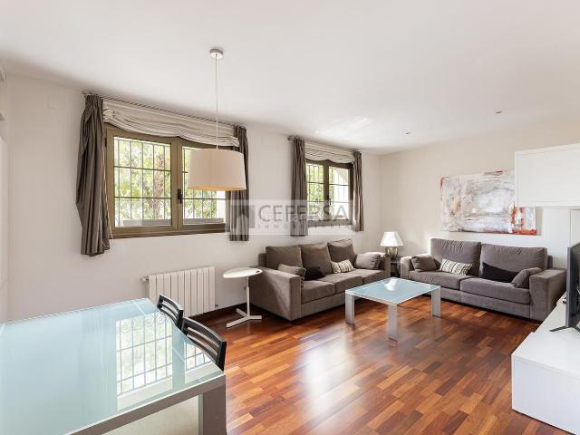 Casa en venta en Barcelona, Sarrià. Casa histórica en exclusiva plaza de Sarriá. Casas.
