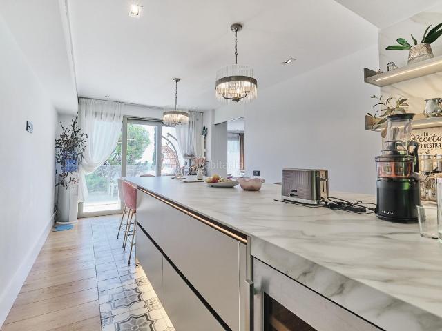 Casa en venta en Barcelona, Sarrià. Exclusiva propiedad moderna con múltiples terrazas en Sarrià con vistas impresionantes. Casas.