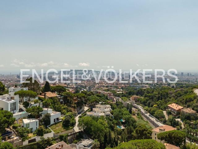 Casa en venta en Barcelona, Sarrià. Fabulosa casa con vistas panoramicas y gran jardín en Sarriá. Casas.