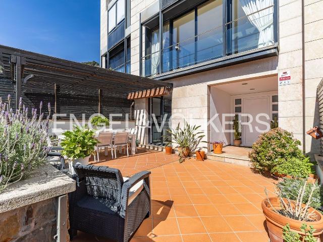 Casa en venta en Barcelona, Sarrià. Fabulosa casa con vistas, piscina y jardin en Can Caralleu. Casas.