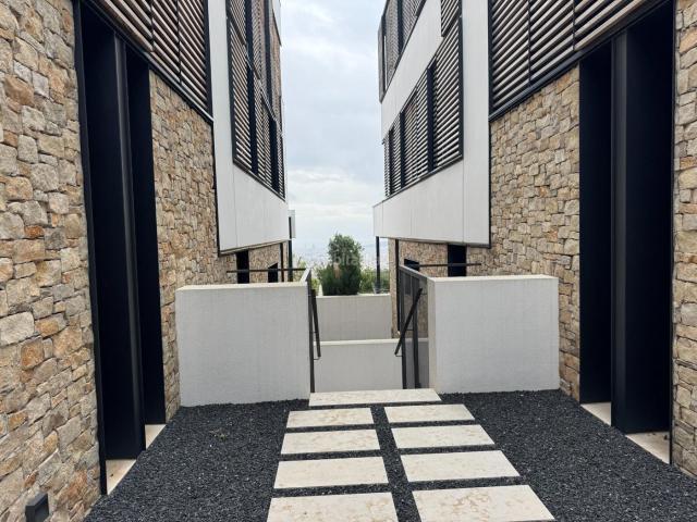 Casa en venta en Barcelona, Sarrià. Espectacular casa de 500 m2 y jardín con piscina de recién construcción con las mejores vistas. Casas.