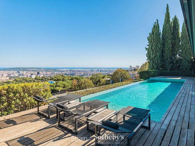Casa en venta en Barcelona, Sarrià. Villa de lujo exclusiva con espectaculares vistas panorámicas de Barcelona. Casas.