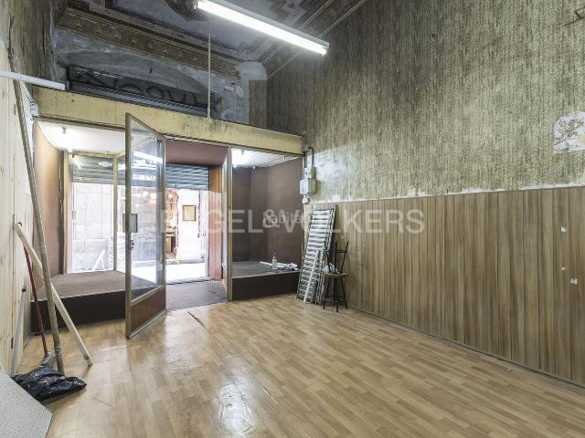 Casa en venta en Barcelona, St. Pere Sta. Caterina El Born. Local con Vivienda en el Born. Casas.