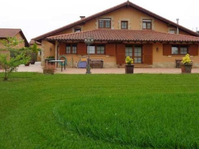 Casa en Venta en Bárcena de Cicero