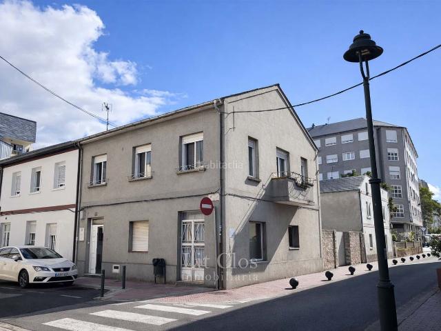 Casa en venta en Barco de Valdeorras O. Vivienda con jardín y garaje privado en una de las zonas más demandadas. Casas Barco de Valdeorras.