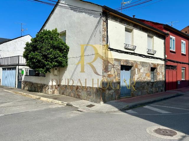 Casa en venta en Barco de Valdeorras O. O BARCO DE VALDEORRAS: CASA CON TERREZA Y BODEGA!. Casas Barco de Valdeorras.