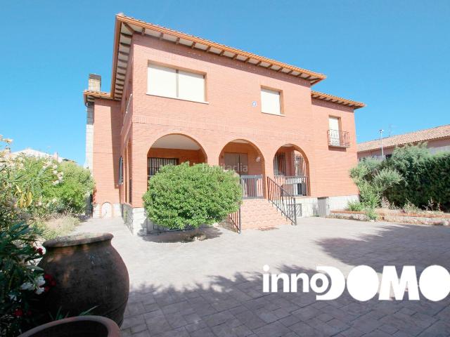 Casa en venta en Bargas. Chalet independiente en Venta en Bargas Toledo. Casas.