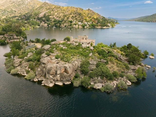 Casa en venta en Barraco El. ISLA CENTINELA UNA ISLA PRIVADA CON CASTILLO. Casas Barraco.