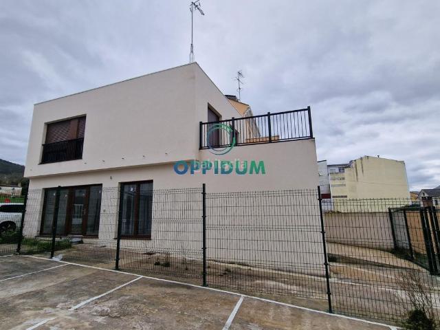 Casa en venta en Barreiros. En venta vivienda unifamiliar ADOSADA en Barreiros, Lugo. Casas.