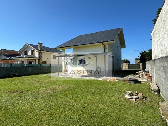 Casa en venta en Barreiros. ESPECTACULAR CHALET EN PRIMERA LINEA DE PLAYA. Casas.