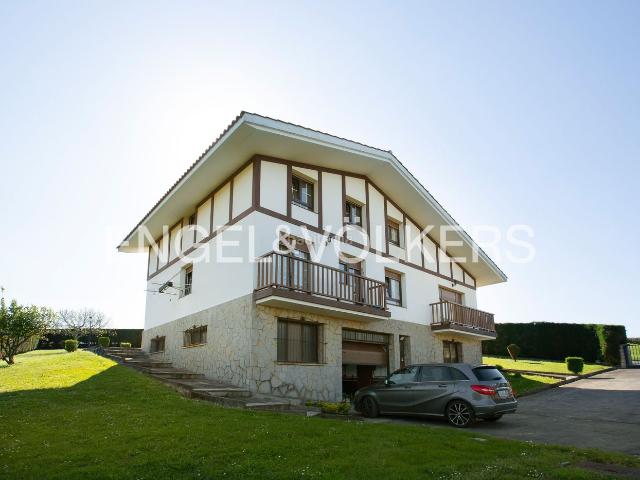 Casa en venta en Barrika. Exclusivo chalet con vistas al mar en Barrika Goierri y posibilidad de hacer dos viviendas. Casas.