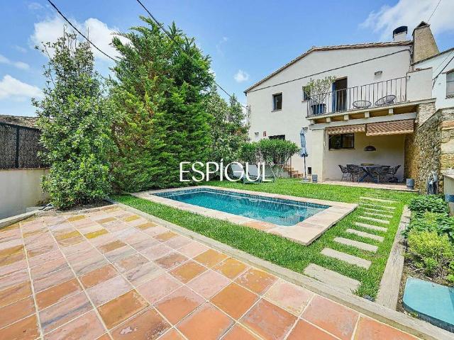 Casa en venta en barrio Castell D'empordà, Bisbal d´Empordà, La, de 171 m² 3 habitaciones por 695.000