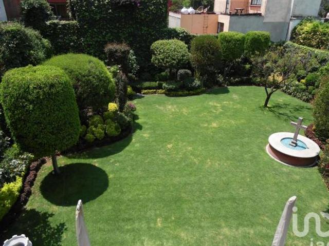 Casa en venta en Barrio Santa Catarina, Coyoacán, con 884 m2 de terreno y gran jardín