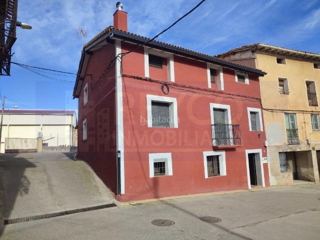 Casa en venta en Baños de Río Tobía. Casa 3 habitaciones, Triplex Venta Baños de Río Tobía. Casas Baños de Río.