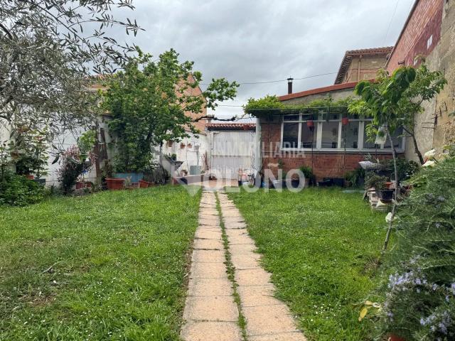 Casa en venta en Baños de Rioja. Casa de piedra con terreno. Casas Baños de.