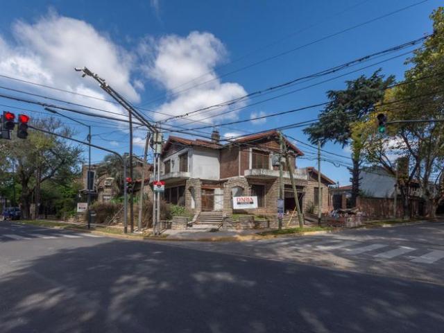 Casa en venta en Beccar. Zona residencial