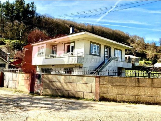 Casa en venta en Becerreá. Tradición y Confort Moderno Tu Refugio Listo para Habitar en la Montaña Lugooriental. Casas.