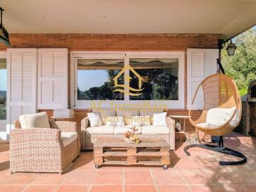 Casa en venta en Begues. Una propiedad única para quienes saben valorar lo que el dinero no puede crear. Casas.
