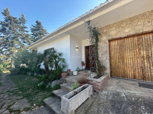 Casa en venta en Begues. BEGUES CAN SADURNI ACOGEDORA CASA EN UNA PLANTA CON AMPLIO JARDIN piscina salina. Casas.