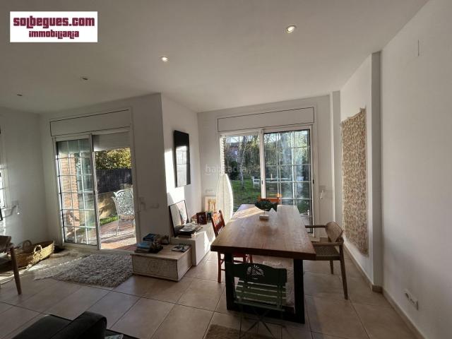 Casa en venta en Begues. BEGUES BARCELONETA. CASA OBRA VISTA cómoda en dos plantas con jardin privado. Casas.