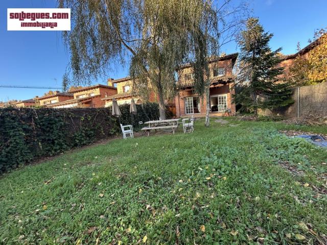 Casa en venta en Begues. BEGUES BARCELONETA. CASA OBRA VISTA cómoda en dos plantas con jardin privado. Casas.