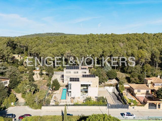 Casa en venta en Begues. Casa de lujo en Begues, calle Nostra Senyora de Falgars. Casas.