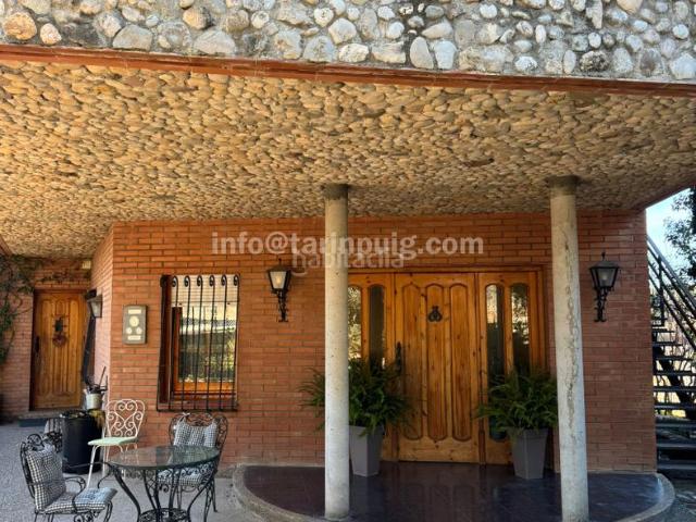Casa en venta en Begues. ESPECTACULAR CASA UNIFAMILIAR DE 732 m² CON DOS VIVIENDAS INDEPENDIENTES, PISCINA EN AZOTEA, POZO Y GRAN GARAJE EN BEGUES. Casas.