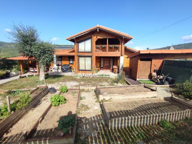 Casa en venta en Begues. Espectacular casa con piscina. Casas.