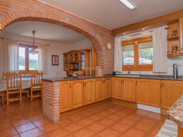 Casa en venta en Begues. Hay lugares que se compran. Y hay lugares que se eligen para vivir la vida que siempre imaginaste. Casas.