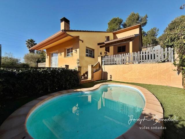 Casa en venta en Begues. LA CASA DE LA LLUM. Casas.